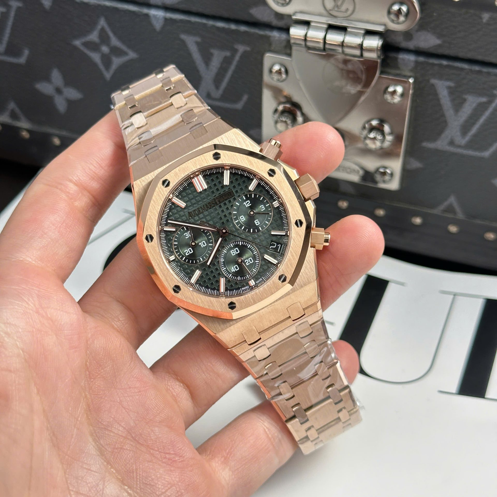 Audemars Piguet Royal Oak 26240 Replica Watches Rose Gold Dial Geen APS Factory 41mm - Replica Luxury