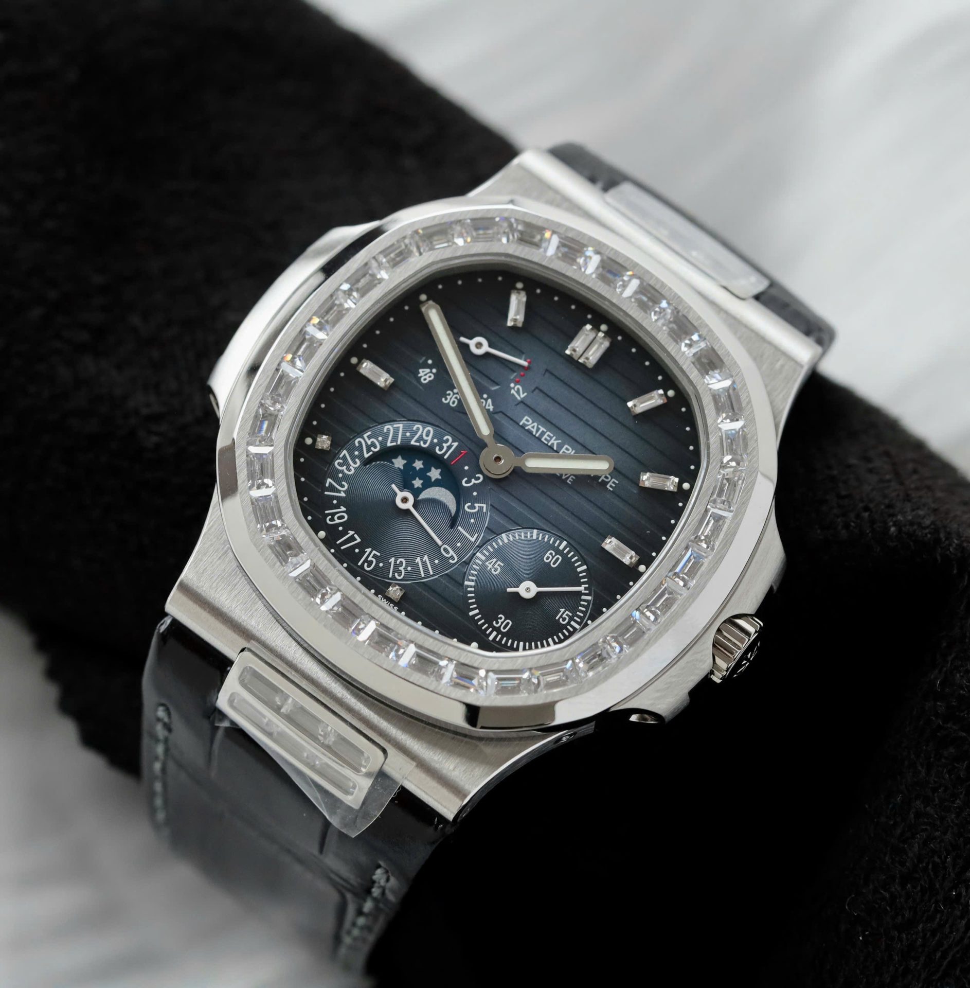 Patek Philippe Nautilus 5724R Replica Watches Blue Dial Full Function PPF FActory 40mm - Replica Luxury