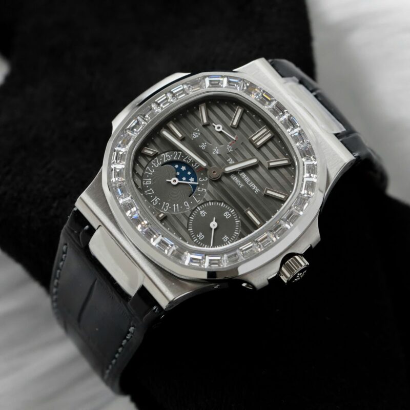 Patek Philippe Nautilus 5724R Replica Watches Gray Dial Full Function PPF FActory 40mm - Replica Luxury