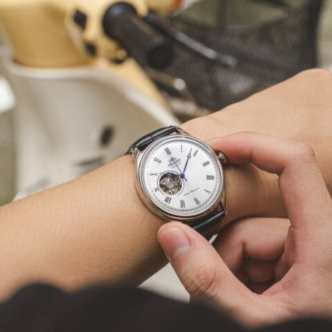 What Is a Hand Winding Watch? Differences from Automatic Mechanical Watches - Replica Luxury